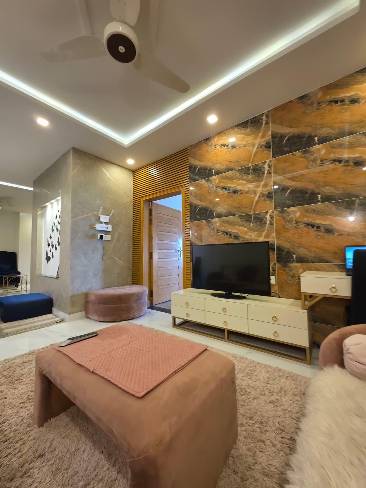 Lounge of The Essentials Suite, The Crib Murree — photo 1
